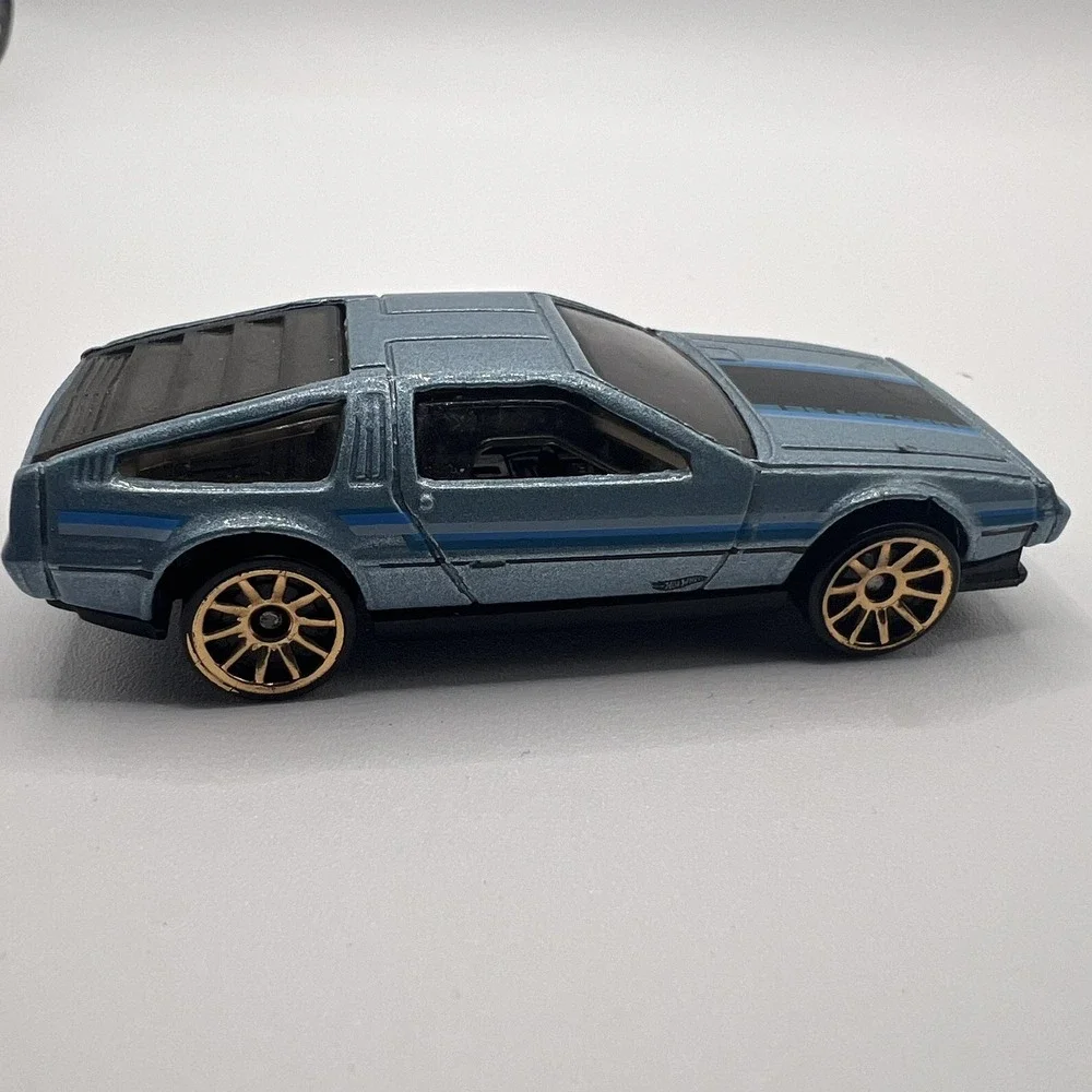 2009 Hot Wheels DMC Delorean Blue HW The '80s Diecast Toy Race CAR